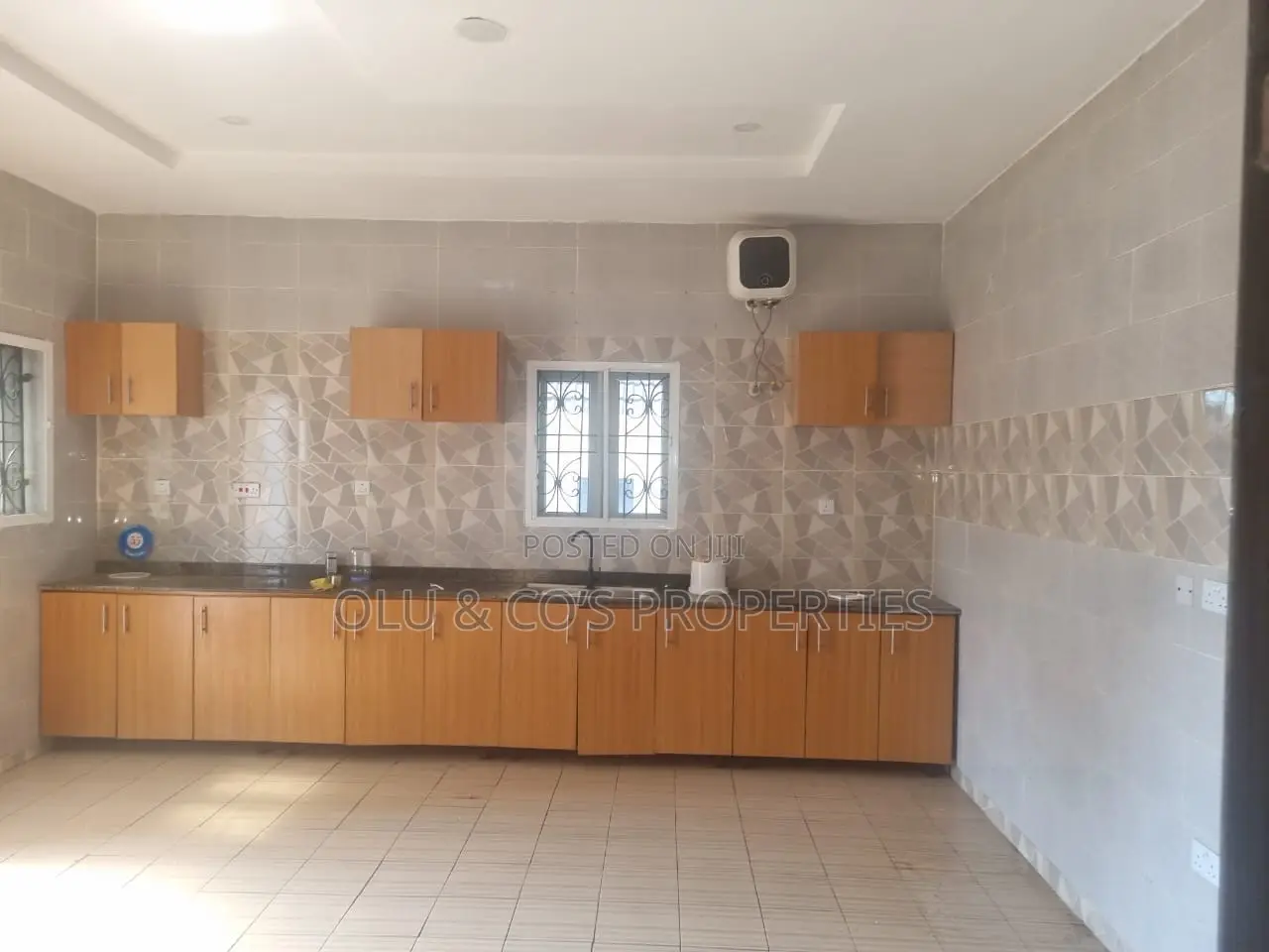 5bdrm Block of Flats in River Pack Estate, Lugbe District for rent in Lugbe District