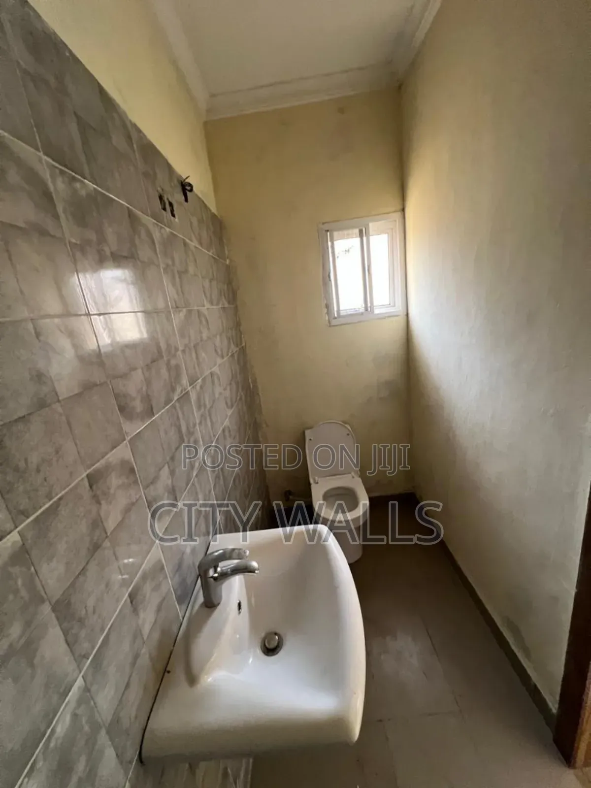 Mini Flat in Chevron for rent in Chevron