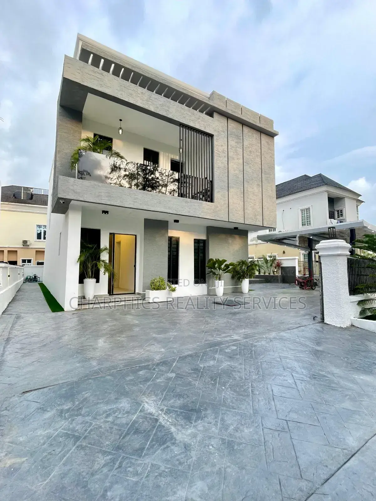 4bdrm Duplex in Lekki for sale in Lekki