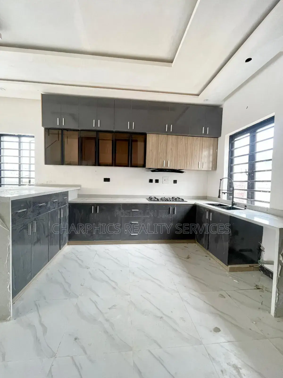 4bdrm Duplex in Ikota for sale in Ikota