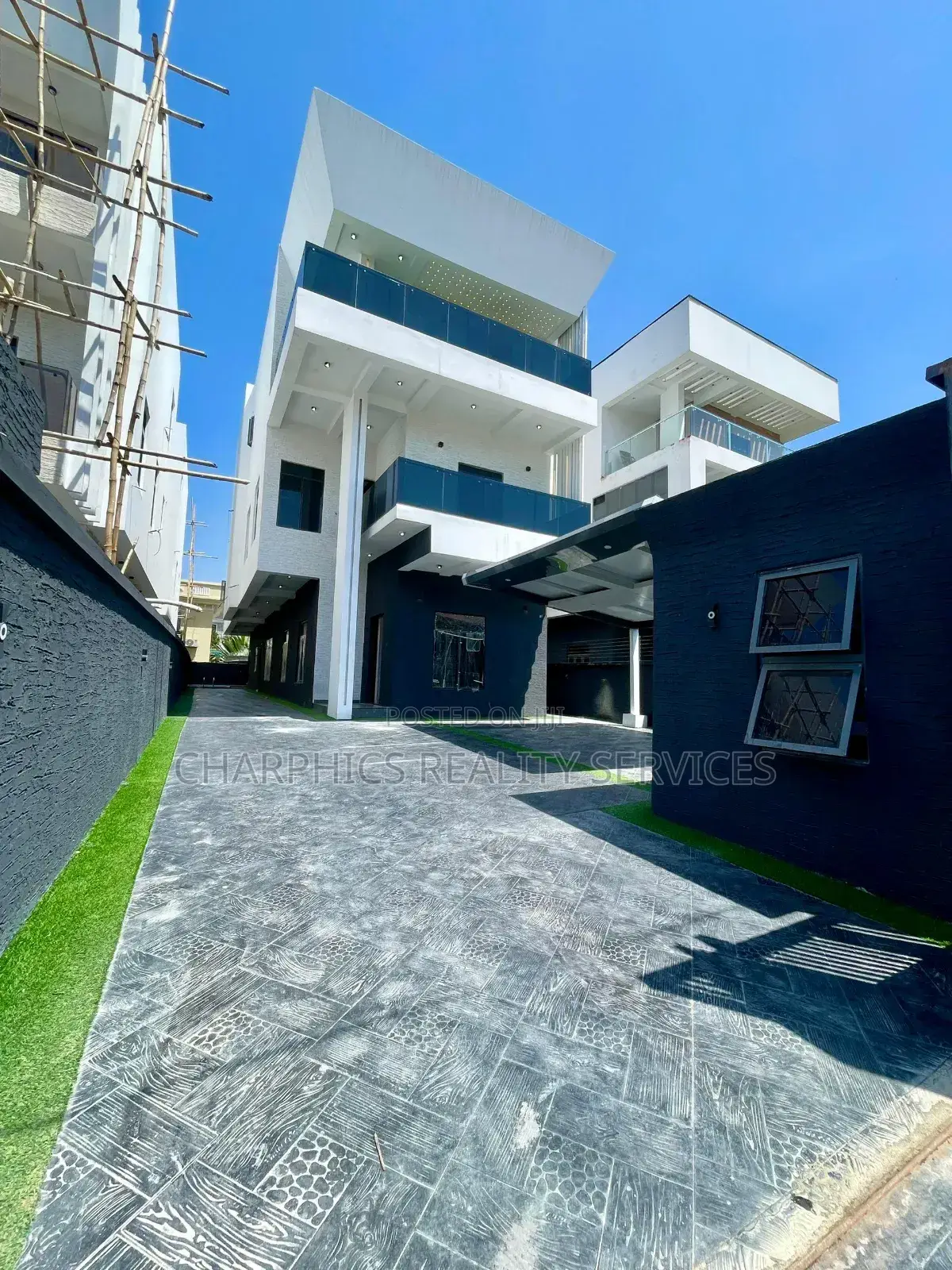5bdrm Duplex in Lekki Phase 1 for sale in Lekki Phase 1