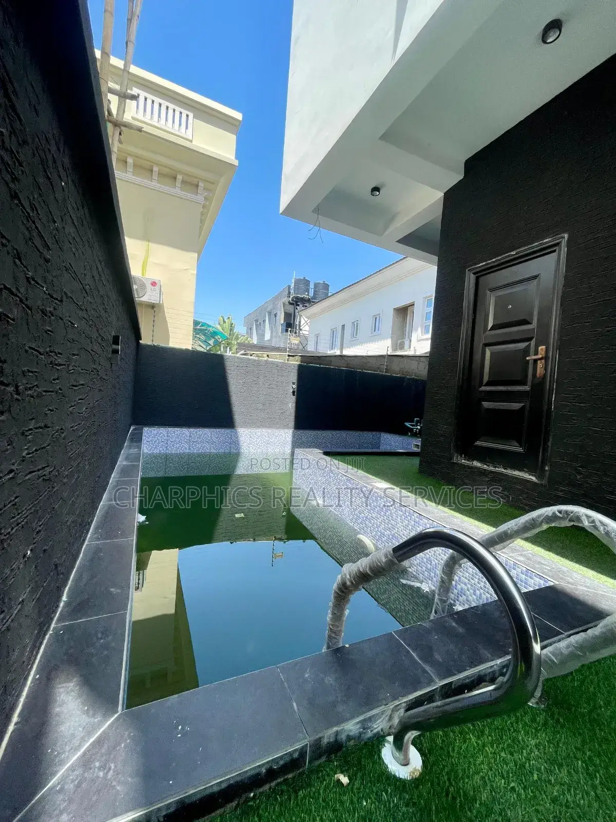 5bdrm Duplex in Lekki Phase 1 for sale in Lekki Phase 1