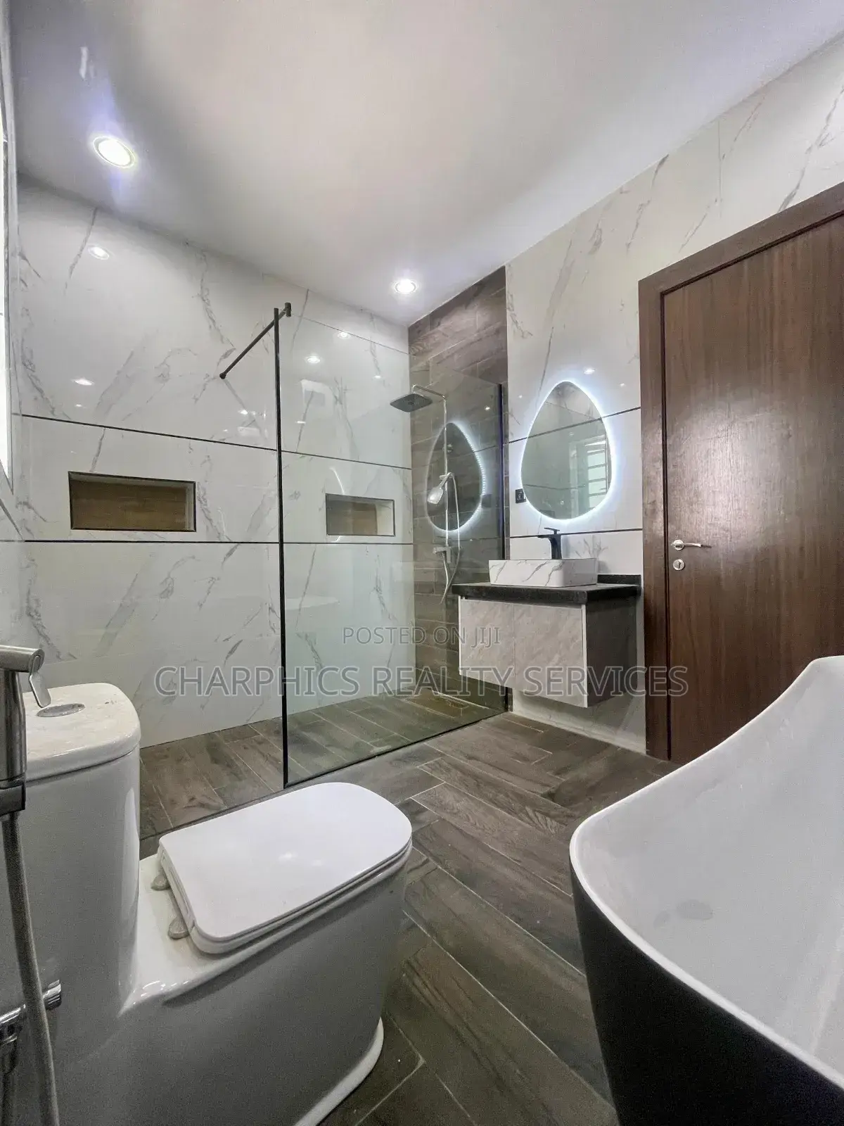 5bdrm Duplex in Lekki Phase 1 for sale in Lekki Phase 1