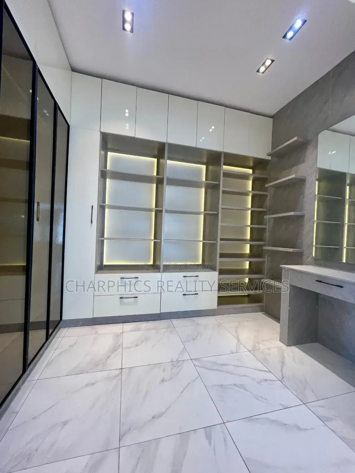 5bdrm Duplex in Lekki Phase 1 for sale in Lekki Phase 1