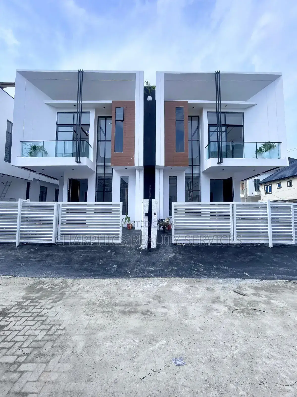 4bdrm Duplex in Ikota for sale in Ikota