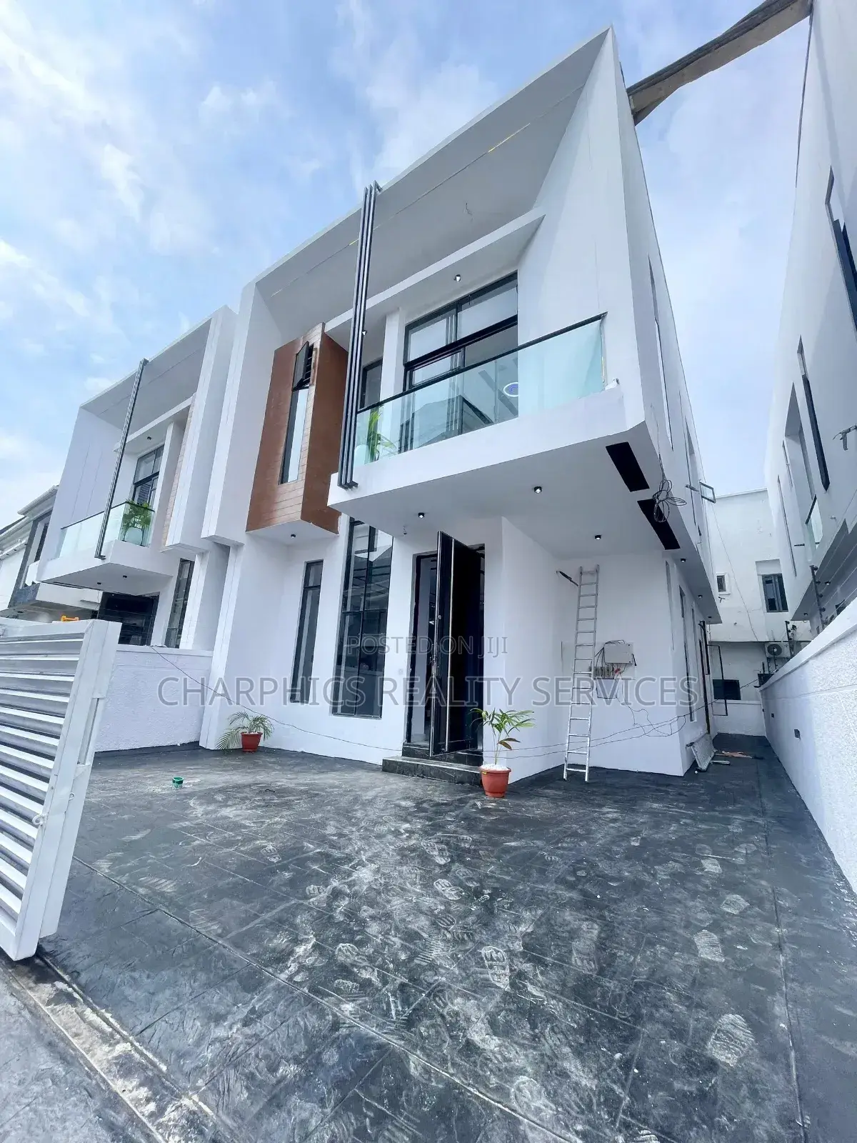 4bdrm Duplex in Ikota for sale in Ikota