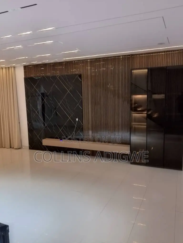 5bdrm Duplex in Orchid Road Chevron for sale in Chevron