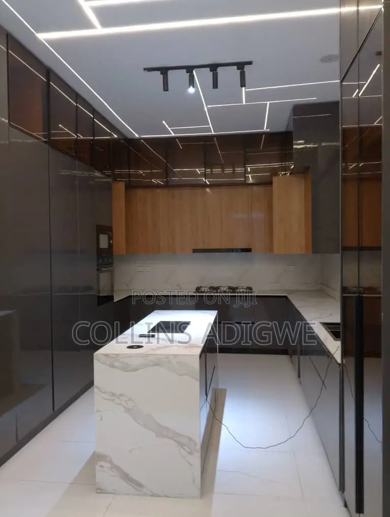 5bdrm Duplex in Orchid Road Chevron for sale in Chevron