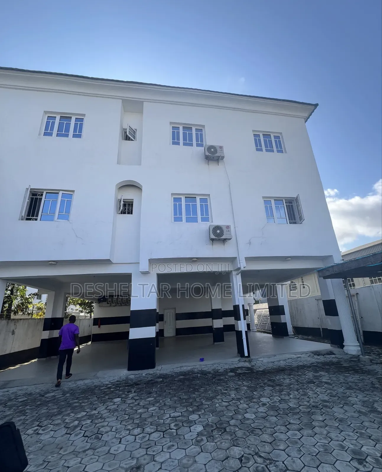 Furnished 3bdrm Apartment in Off Silverbird Road, Jakande for rent in Jakande