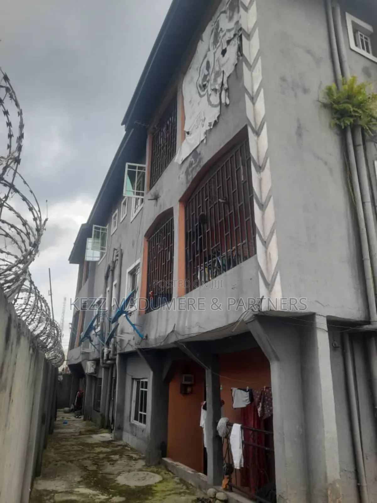 6bdrm Block of Flats in Inside An Estate,, Port-Harcourt for sale in Port-Harcourt