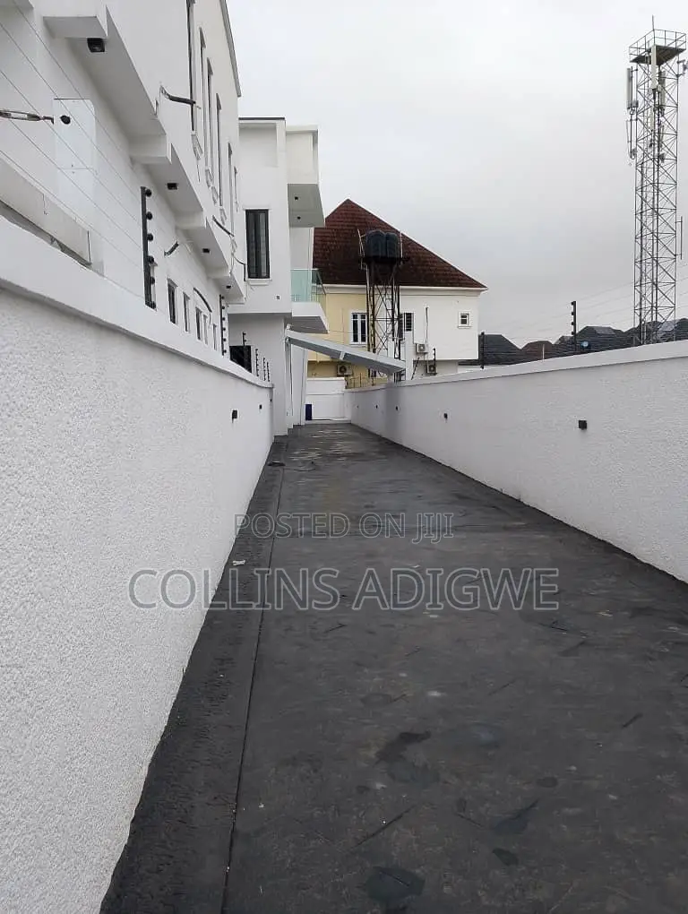 5bdrm Duplex in Chevron for sale in Chevron