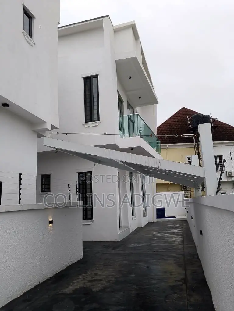 5bdrm Duplex in Chevron for sale in Chevron