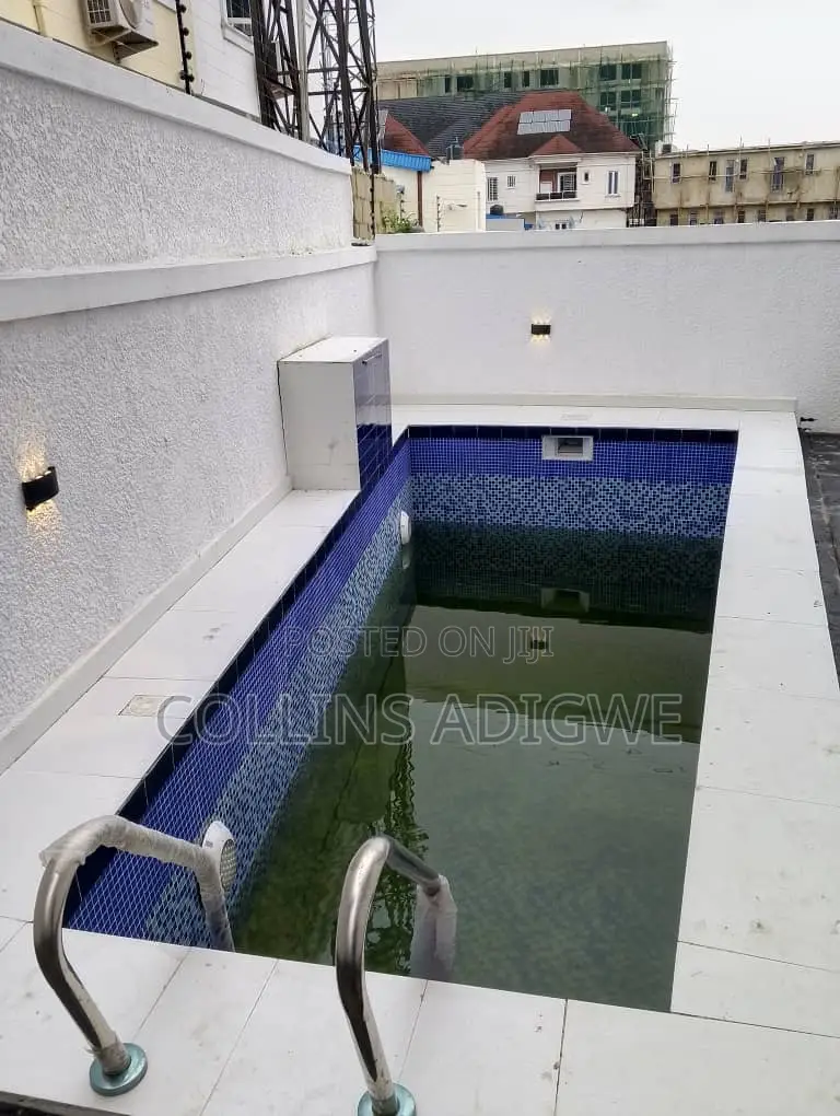 5bdrm Duplex in Chevron for sale in Chevron