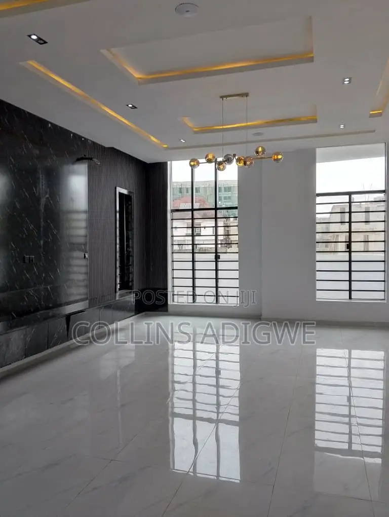 5bdrm Duplex in Chevron for sale in Chevron