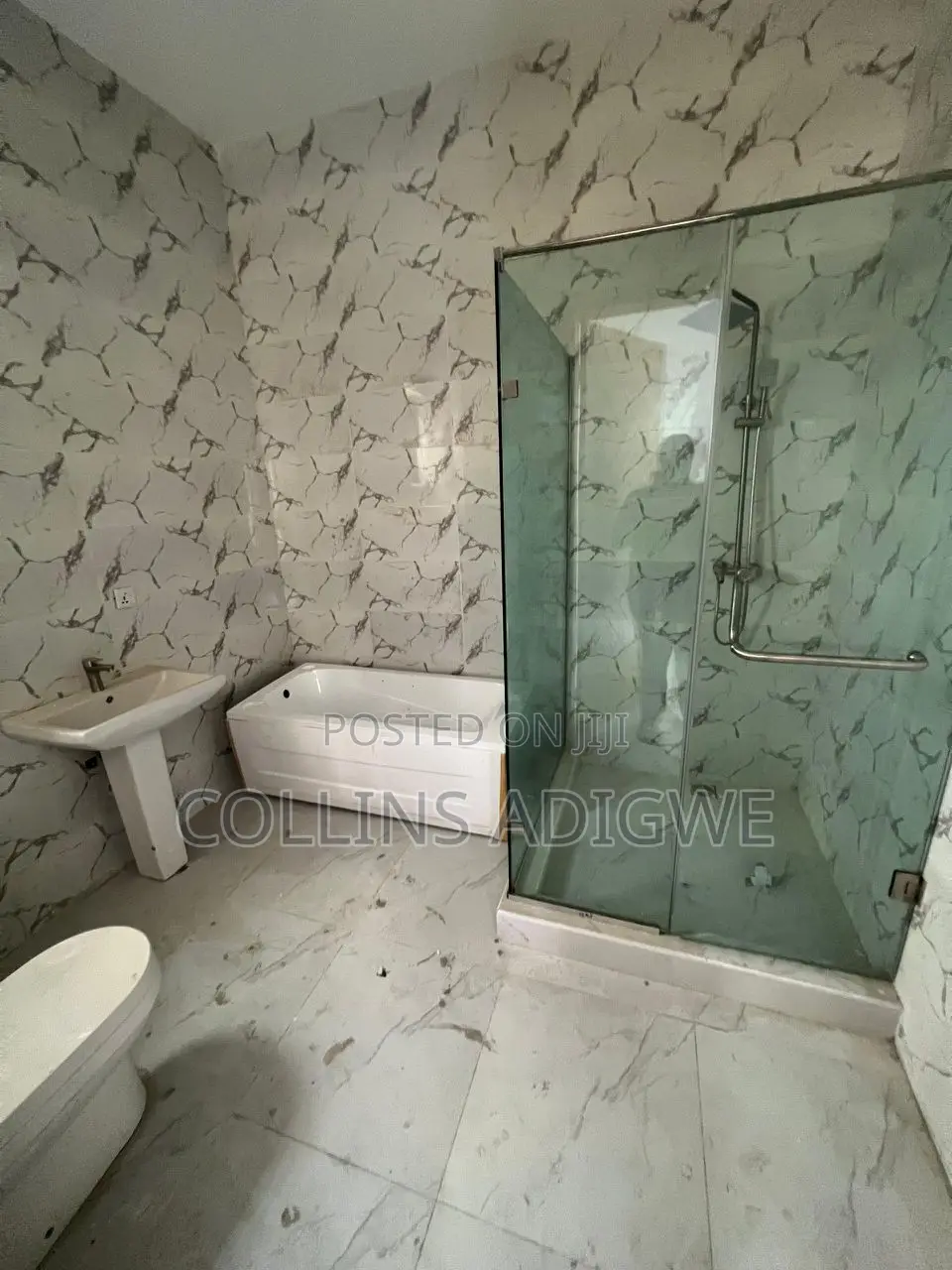 4bdrm Duplex in Orchid Road, Chevron for rent in Chevron