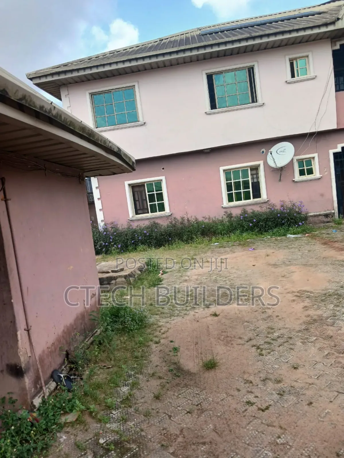 9bdrm Block of Flats in Benin City for sale in Benin City