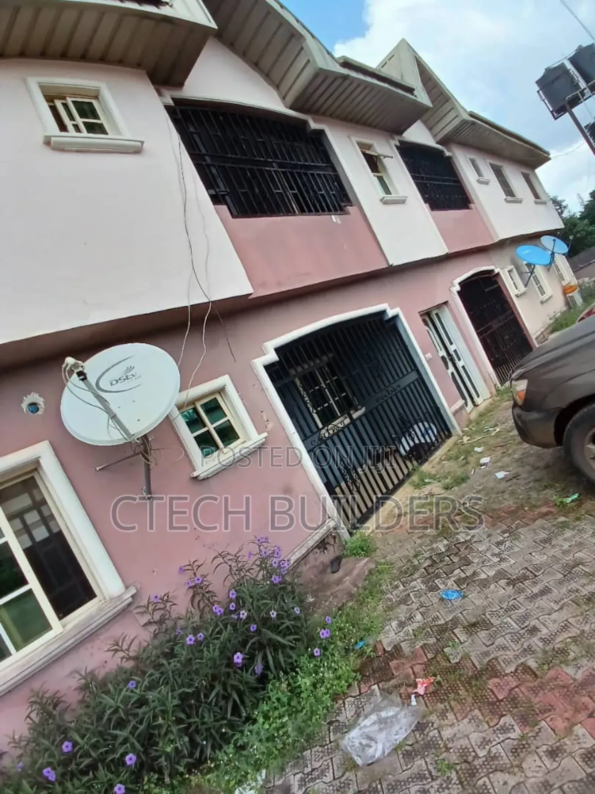 9bdrm Block of Flats in Benin City for sale in Benin City