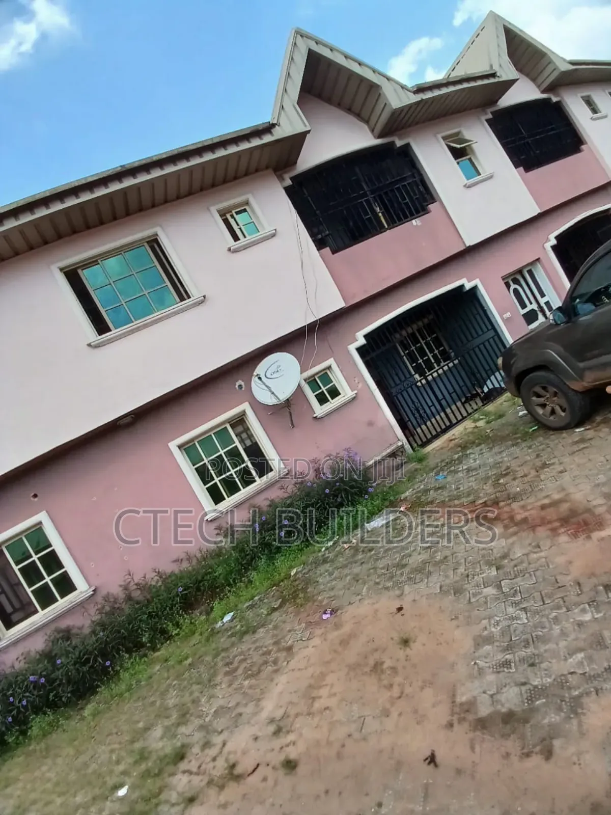 9bdrm Block of Flats in Benin City for sale in Benin City