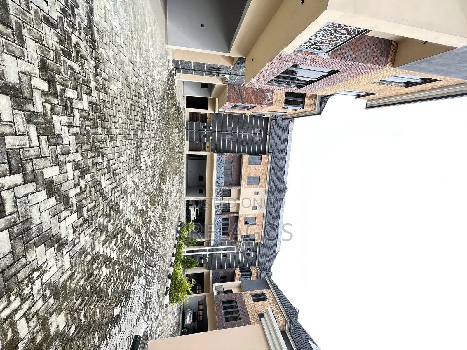 4bdrm Duplex in Ikate for sale in Ikate
