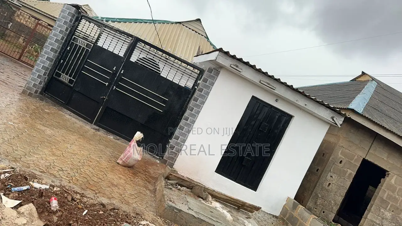 3bdrm Block of Flats in Fagbile Estate Phase, Ikotun/Igando for sale in Ikotun/Igando