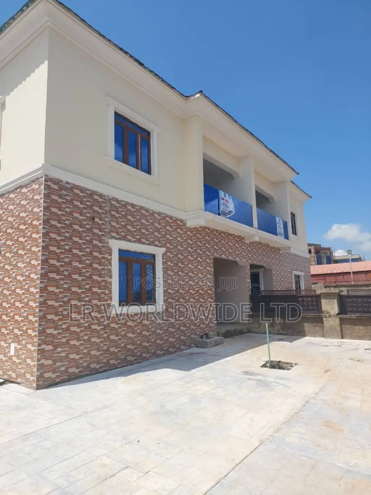 4bdrm Duplex in Lugbe District for sale in Lugbe District