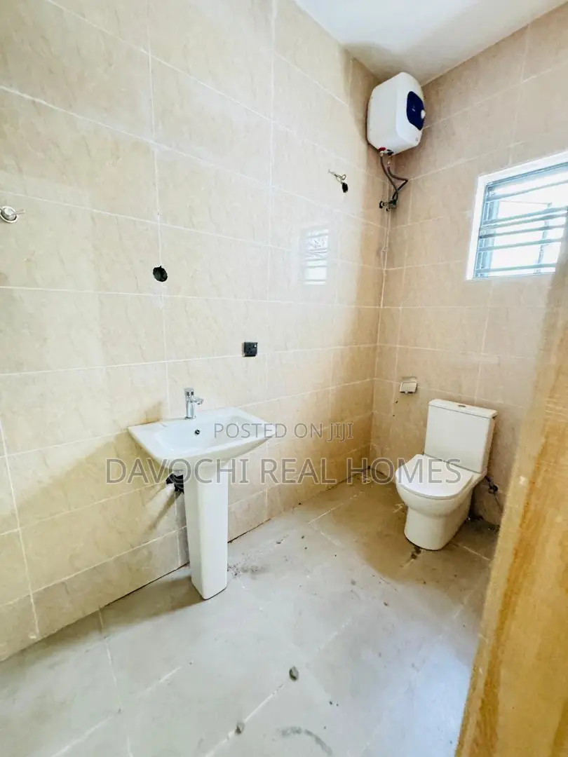 Furnished 4bdrm House in Ogombo for rent in Ogombo