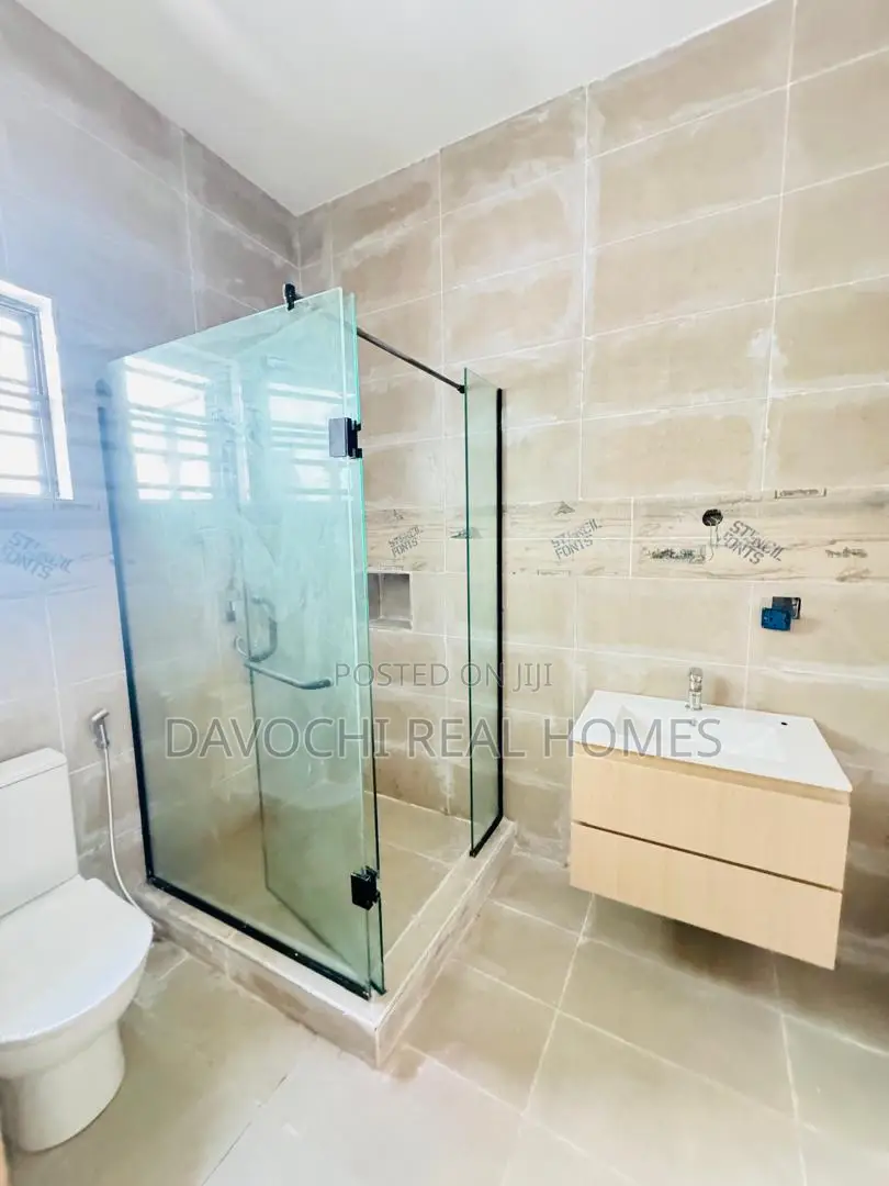 Furnished 4bdrm House in Ogombo for rent in Ogombo