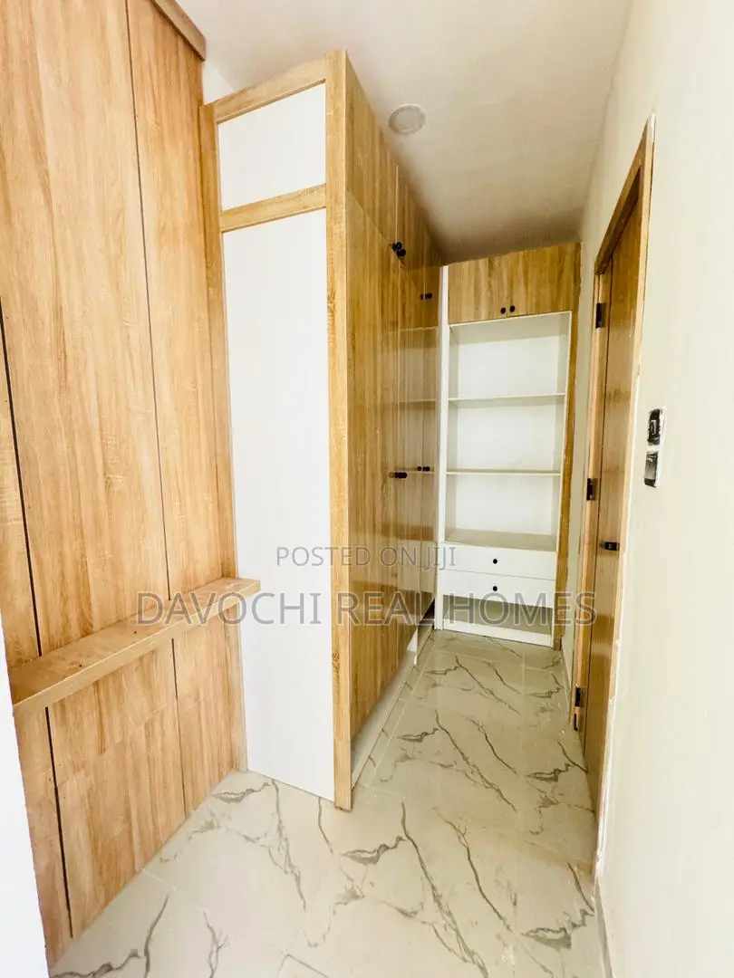 Furnished 4bdrm House in Ogombo for rent in Ogombo