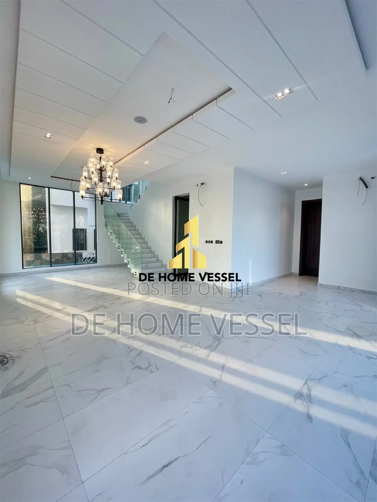 5bdrm Mansion in Osapa london for sale in Osapa london