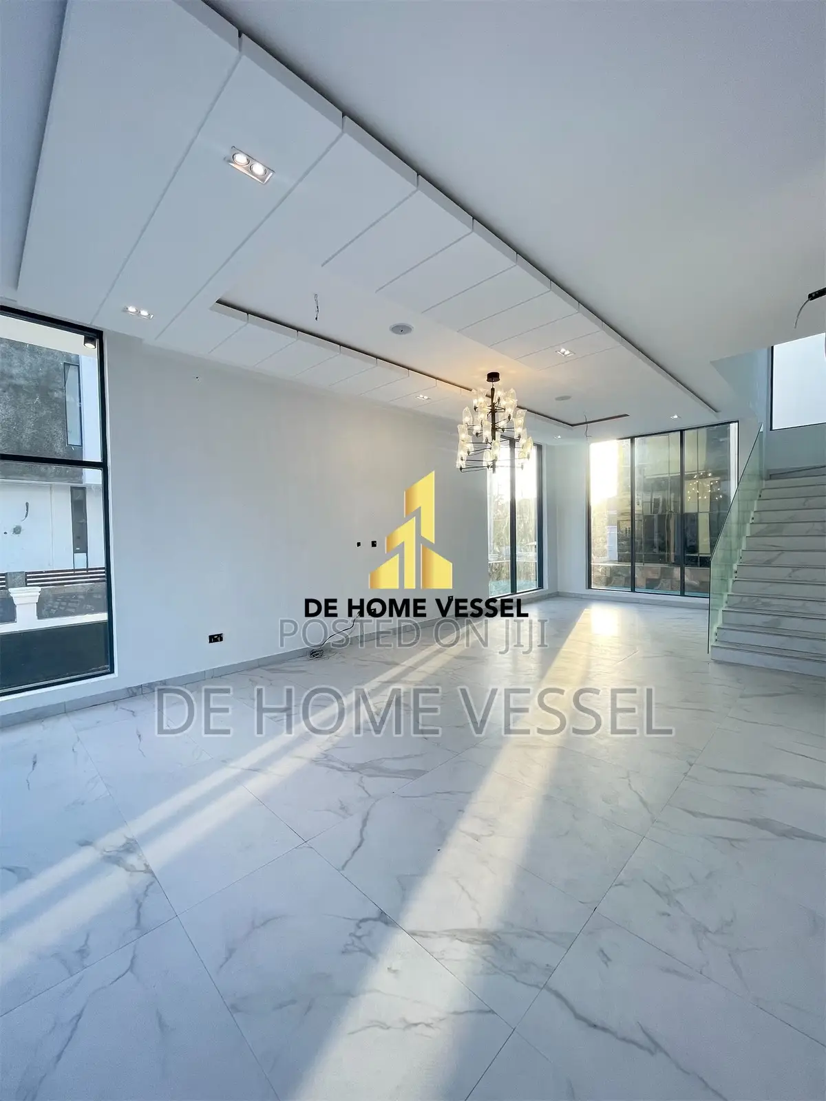 5bdrm Mansion in Osapa london for sale in Osapa london