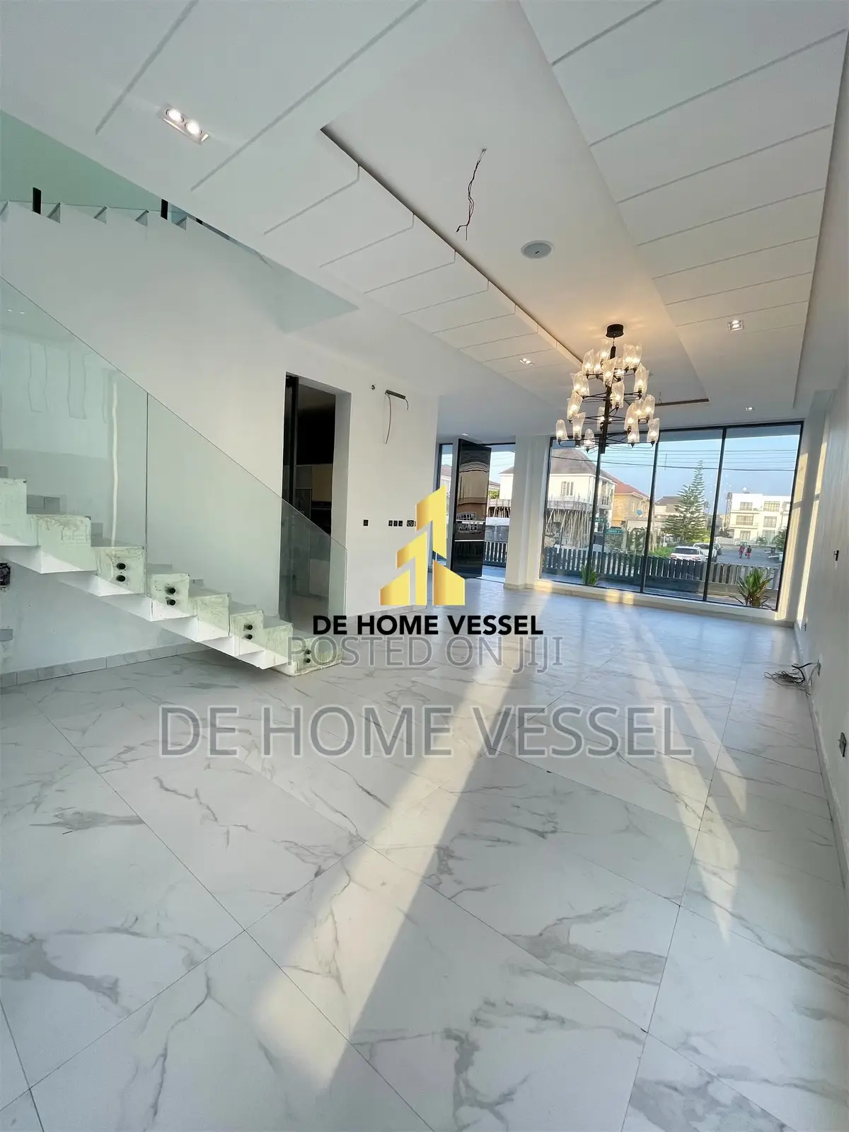 5bdrm Mansion in Osapa london for sale in Osapa london