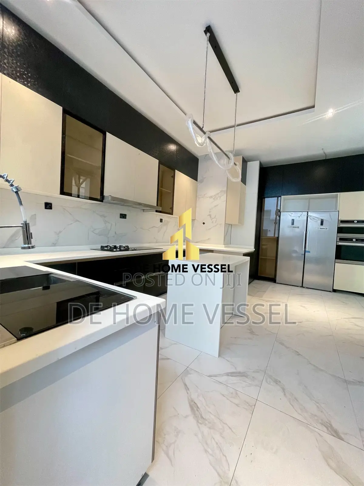 5bdrm Mansion in Osapa london for sale in Osapa london