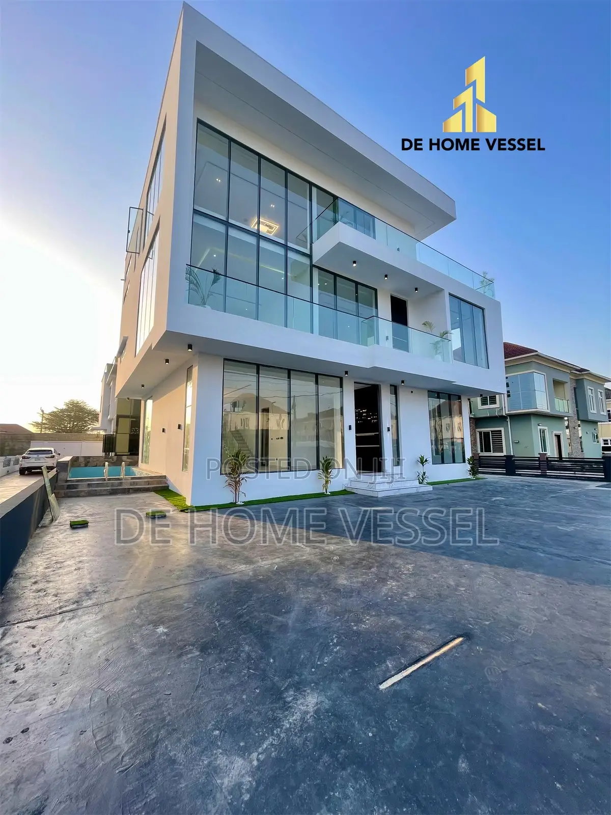 5bdrm Mansion in Osapa london for sale in Osapa london
