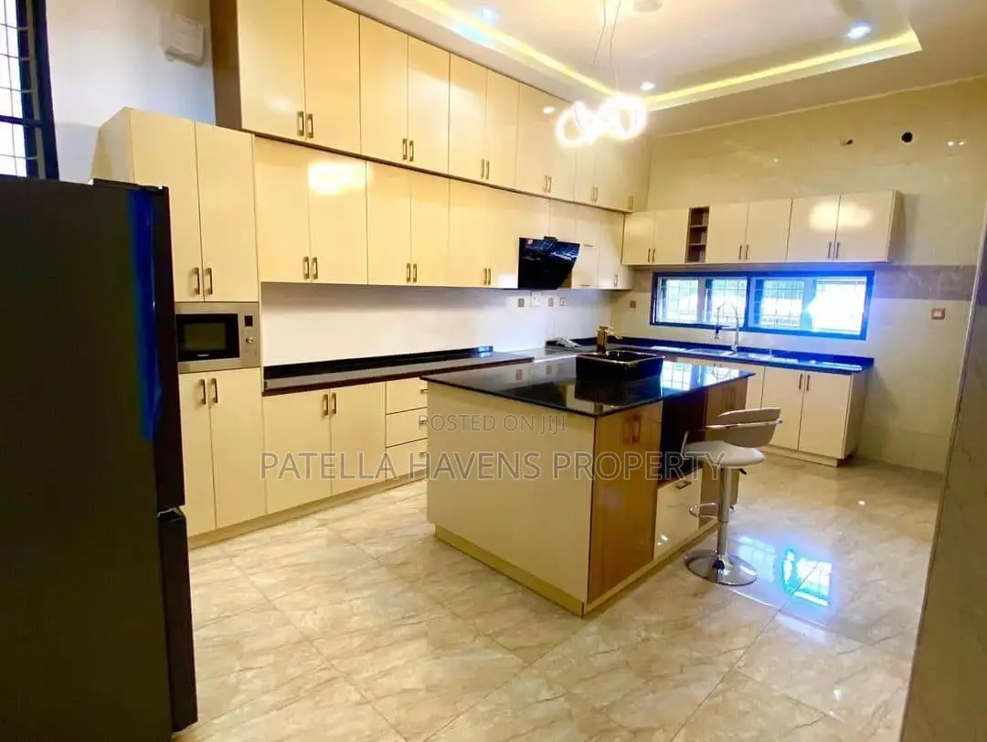 Furnished 5bdrm Duplex in Apo Resettlement for sale in Apo Resettlement