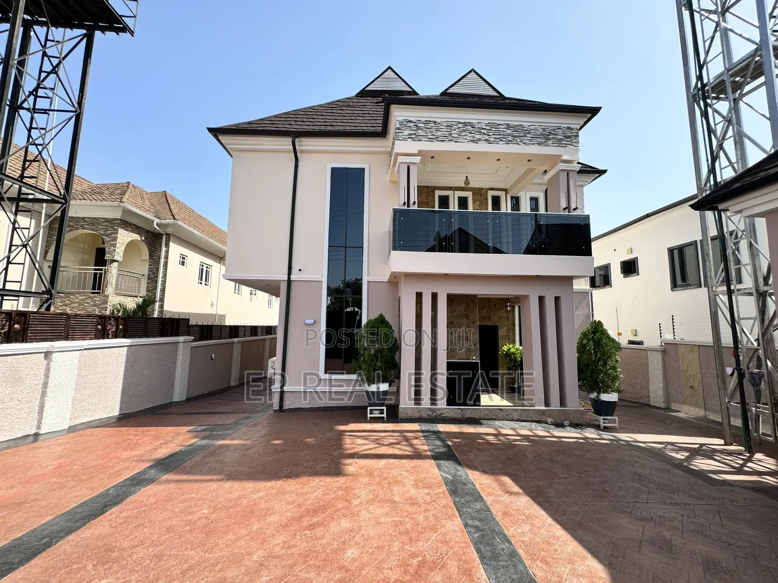 5bdrm Duplex in Apo for sale in Apo Resettlement