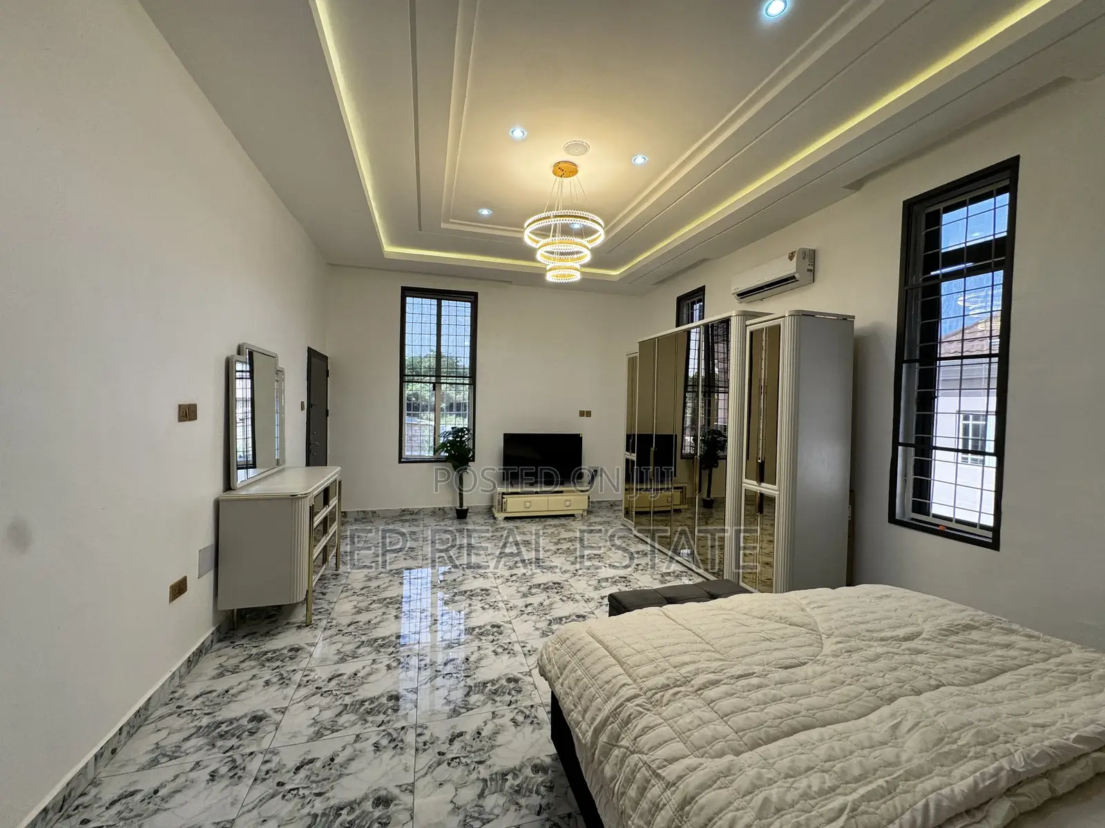 5bdrm Duplex in Apo for sale in Apo Resettlement
