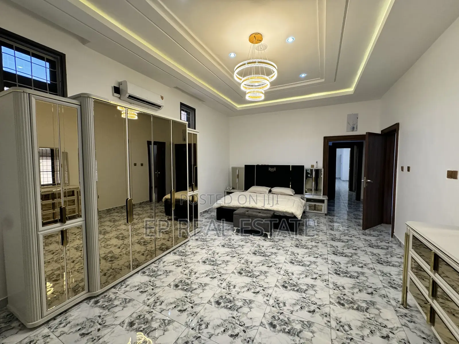 5bdrm Duplex in Apo for sale in Apo Resettlement