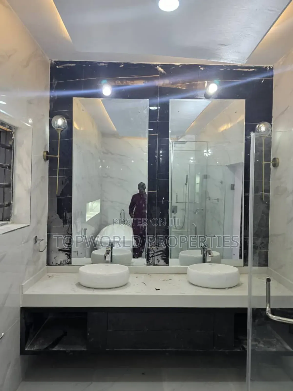 5bdrm Duplex in Omole Phase 2, Ojodu for sale in Ojodu