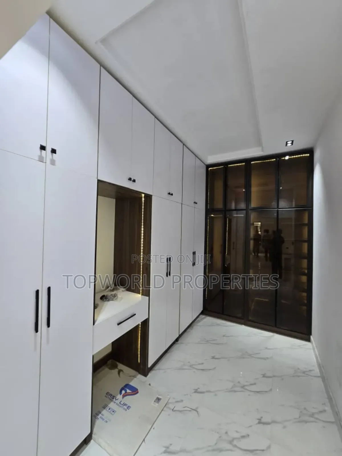 5bdrm Duplex in Omole Phase 2, Ojodu for sale in Ojodu