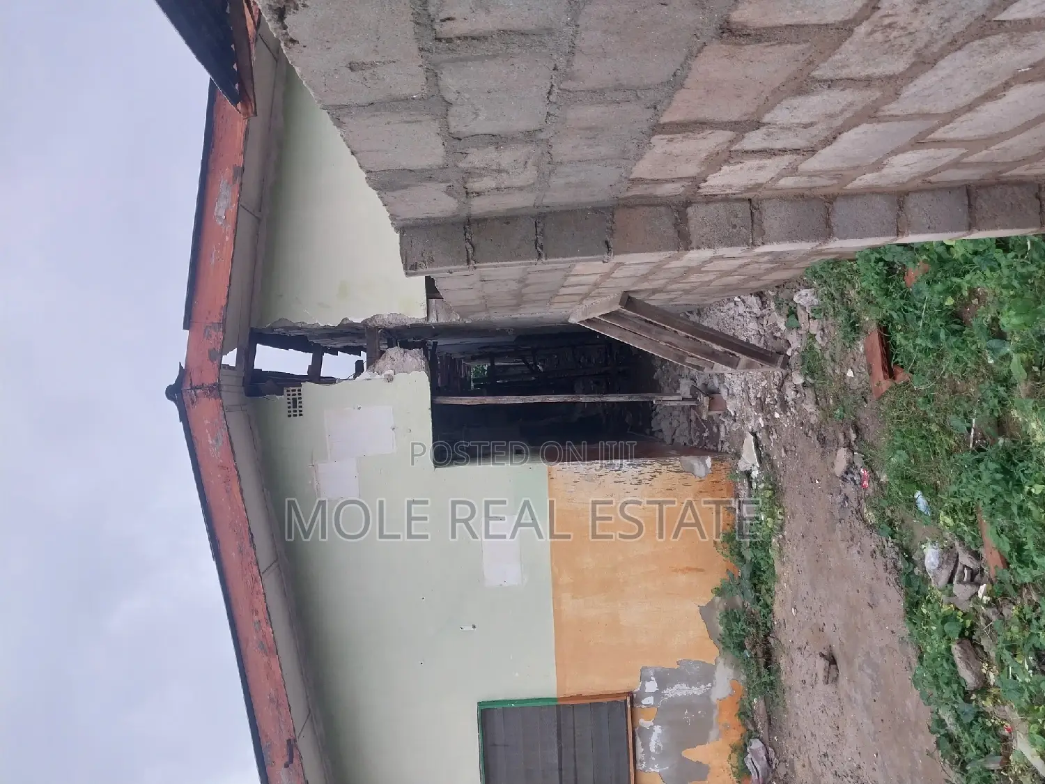 3 Bed Set Back Governors Rd M Than Half Plot With Mini Flats in Ikotun/Igando