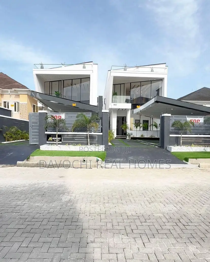 Furnished 5bdrm House in Chevron for sale in Chevron