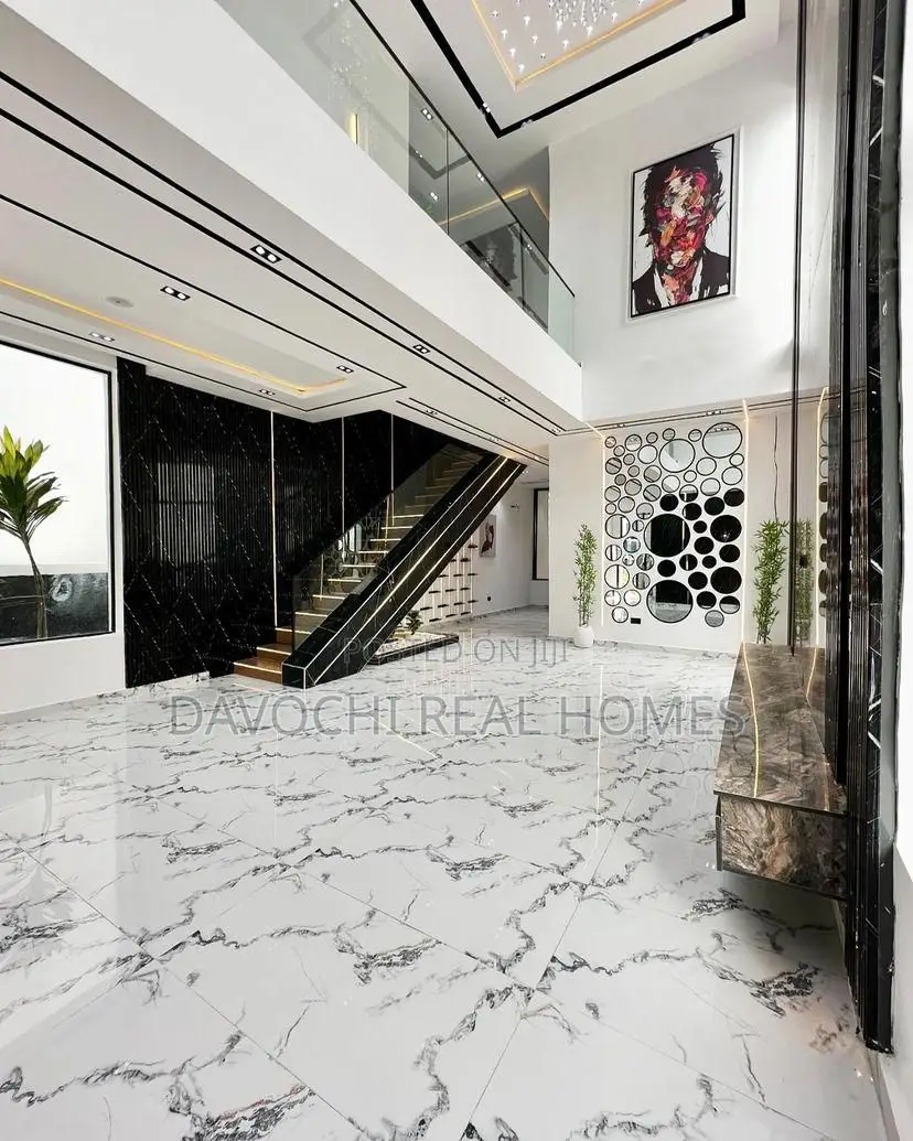 Furnished 5bdrm House in Chevron for sale in Chevron