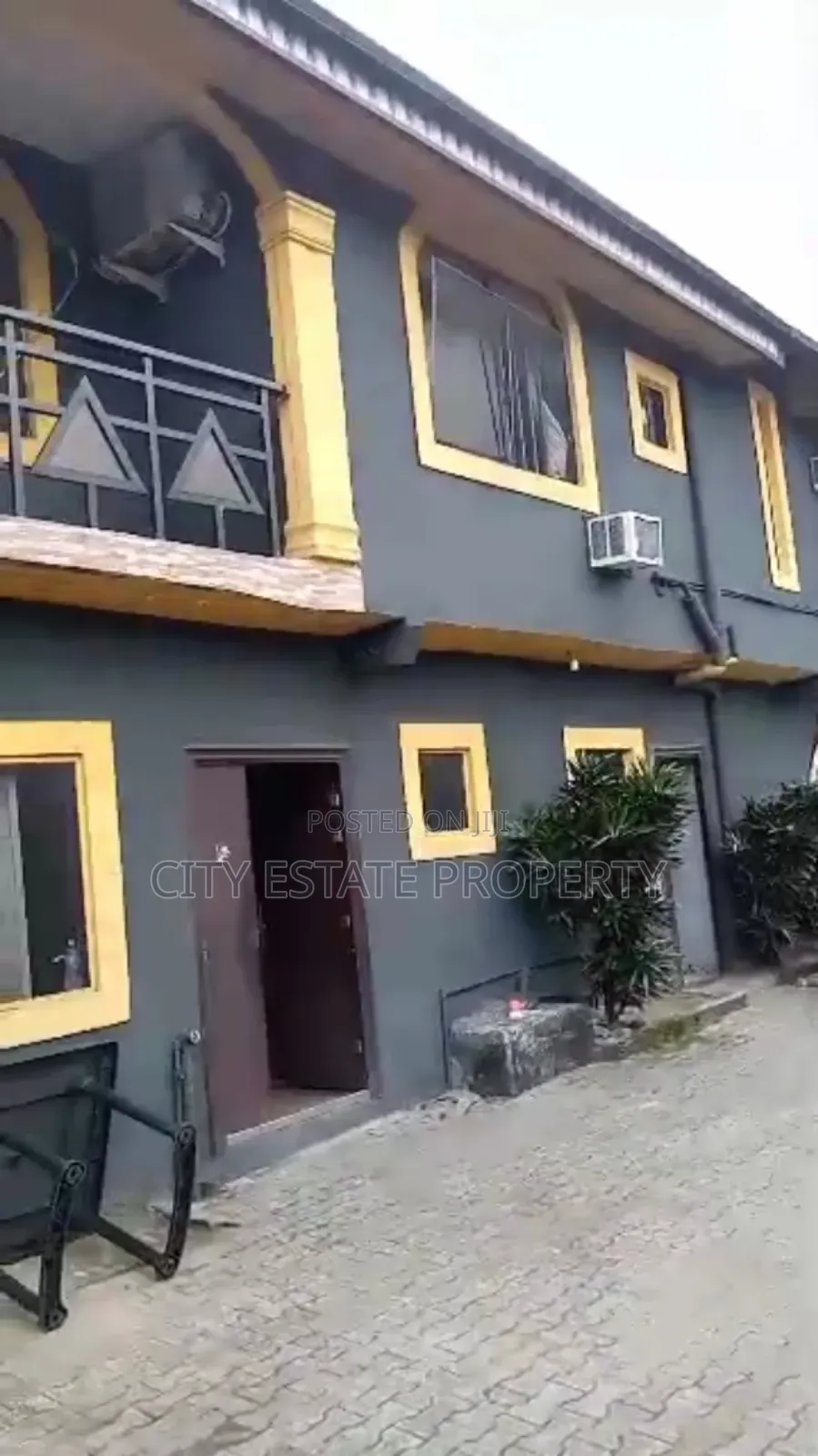 Hotel for Sale in Stadium Road Port Harcourt in Port-Harcourt