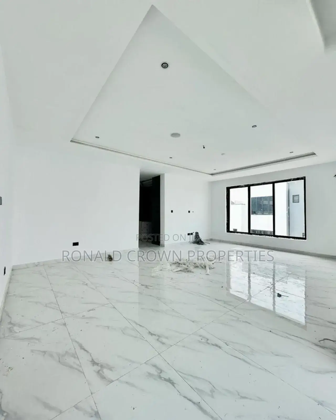 5bdrm Duplex in Chevron for sale in Chevron
