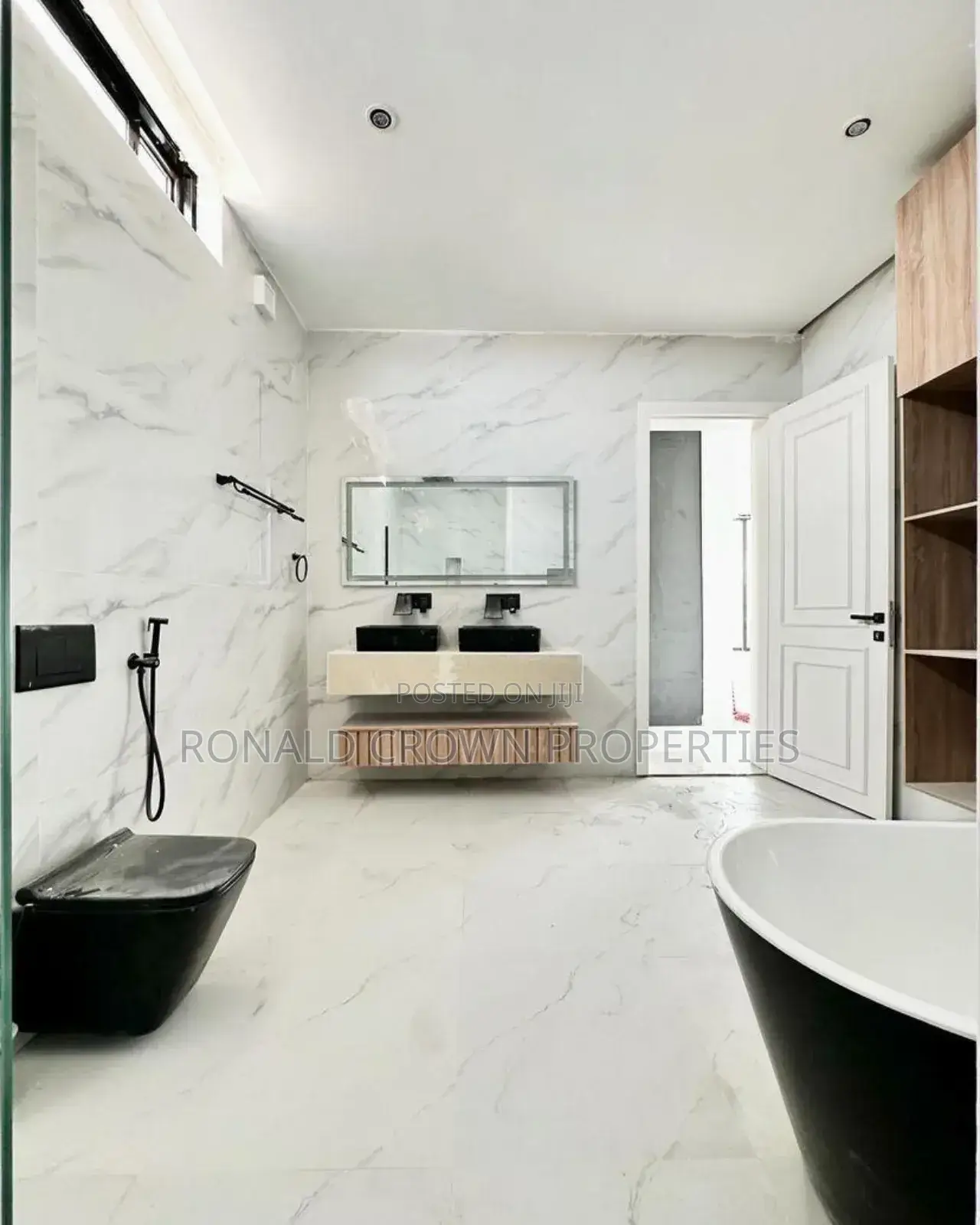 5bdrm Duplex in Chevron for sale in Chevron