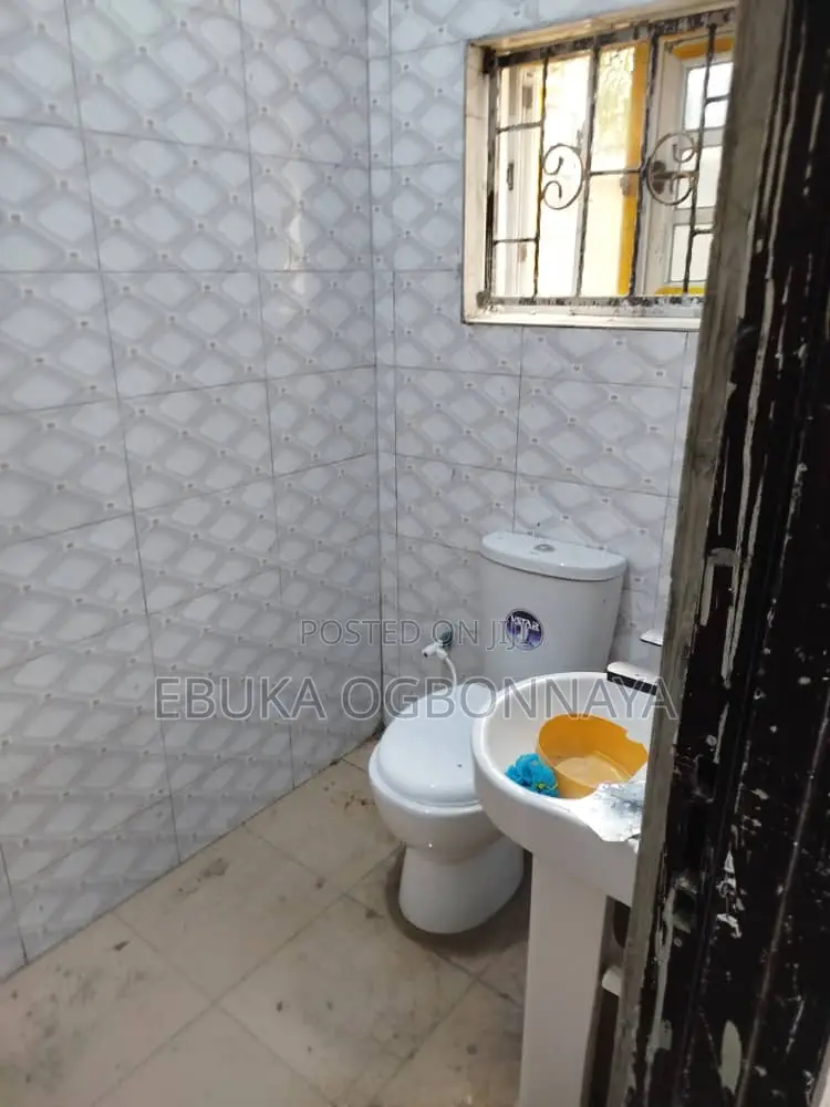 2bdrm Block of Flats in Sars Rd, Obio-Akpor for rent in Obio-Akpor