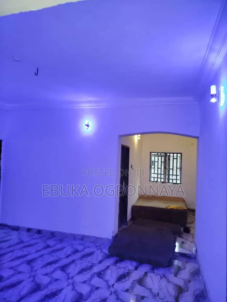 2bdrm Block of Flats in Sars Rd, Obio-Akpor for rent in Obio-Akpor