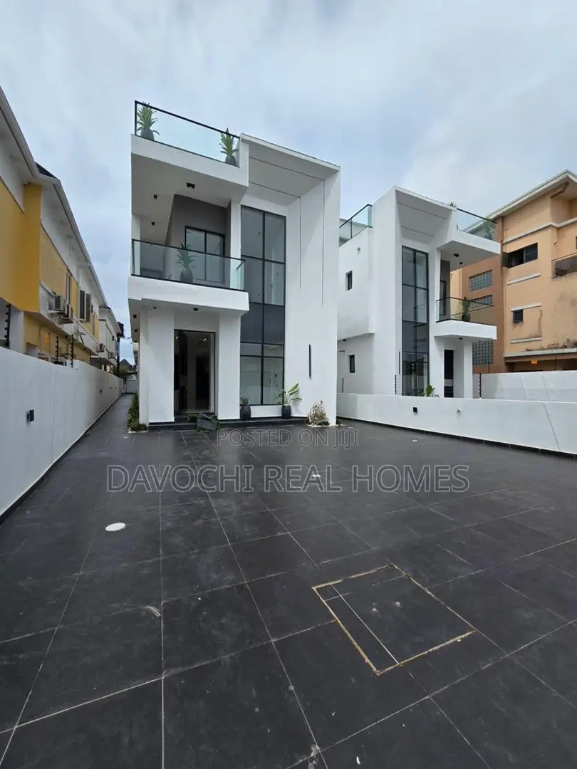 Furnished 5bdrm House in Chevron for sale in Chevron