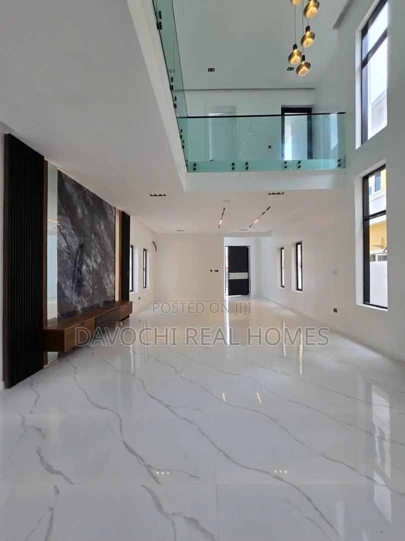 Furnished 5bdrm House in Chevron for sale in Chevron