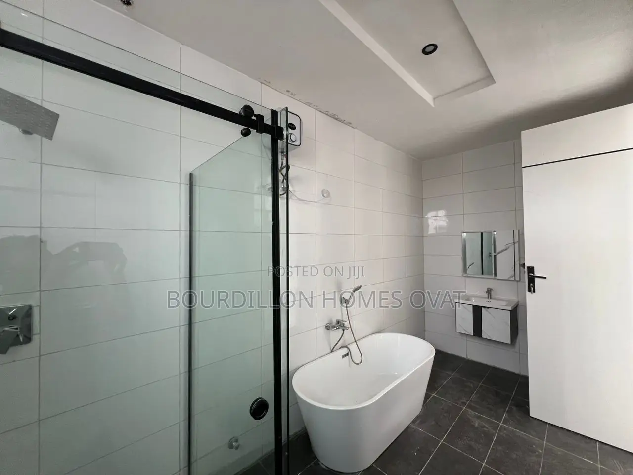 4bdrm Penthouse in Ikate for sale in Ikate
